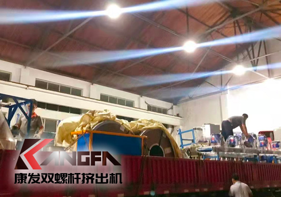 總裝車間：眾志成城齊奮戰(zhàn) 全力以赴保發(fā)貨 確保雙螺桿擠出機設備按期交付至顧客手中。