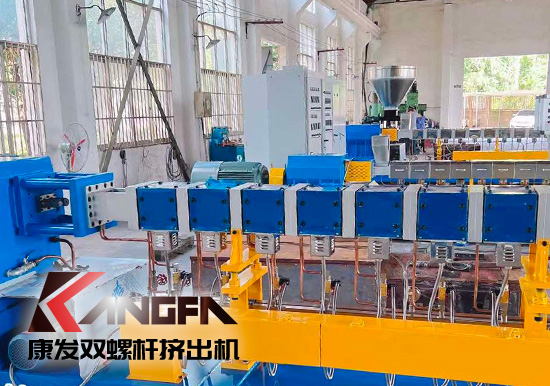 從輸送機理、工藝及配方、螺桿組合、混煉塑化能力及應(yīng)用等方面具體比較單、雙螺桿擠出機區(qū)別