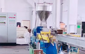 熔噴料雙螺桿擠出造粒機組設(shè)備視頻，日產(chǎn)量可達800萬只口罩用原料，熔脂可達1400-1600